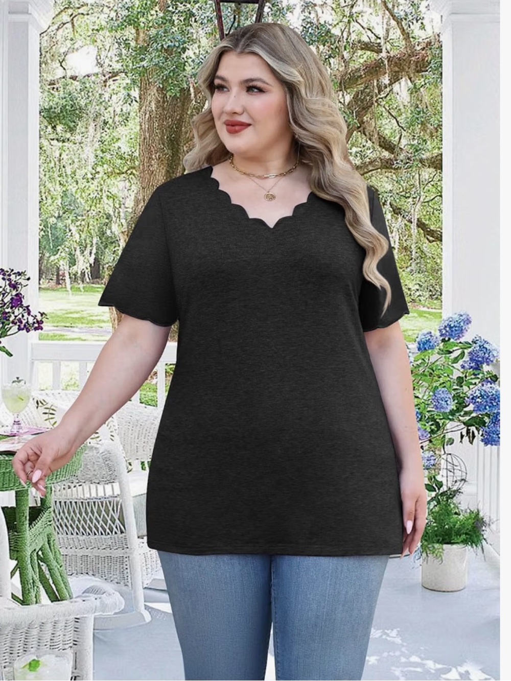 Women’s Black Scallop V-Neck Short Sleeve Top NWT